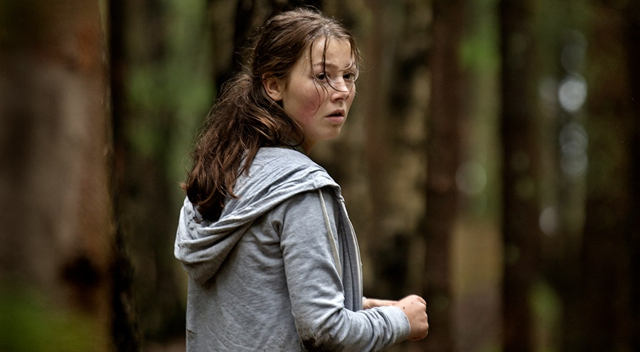 Andrea Berntzen jako Kaja w norweskim dramacie " Utoya, 22 lipca". 
