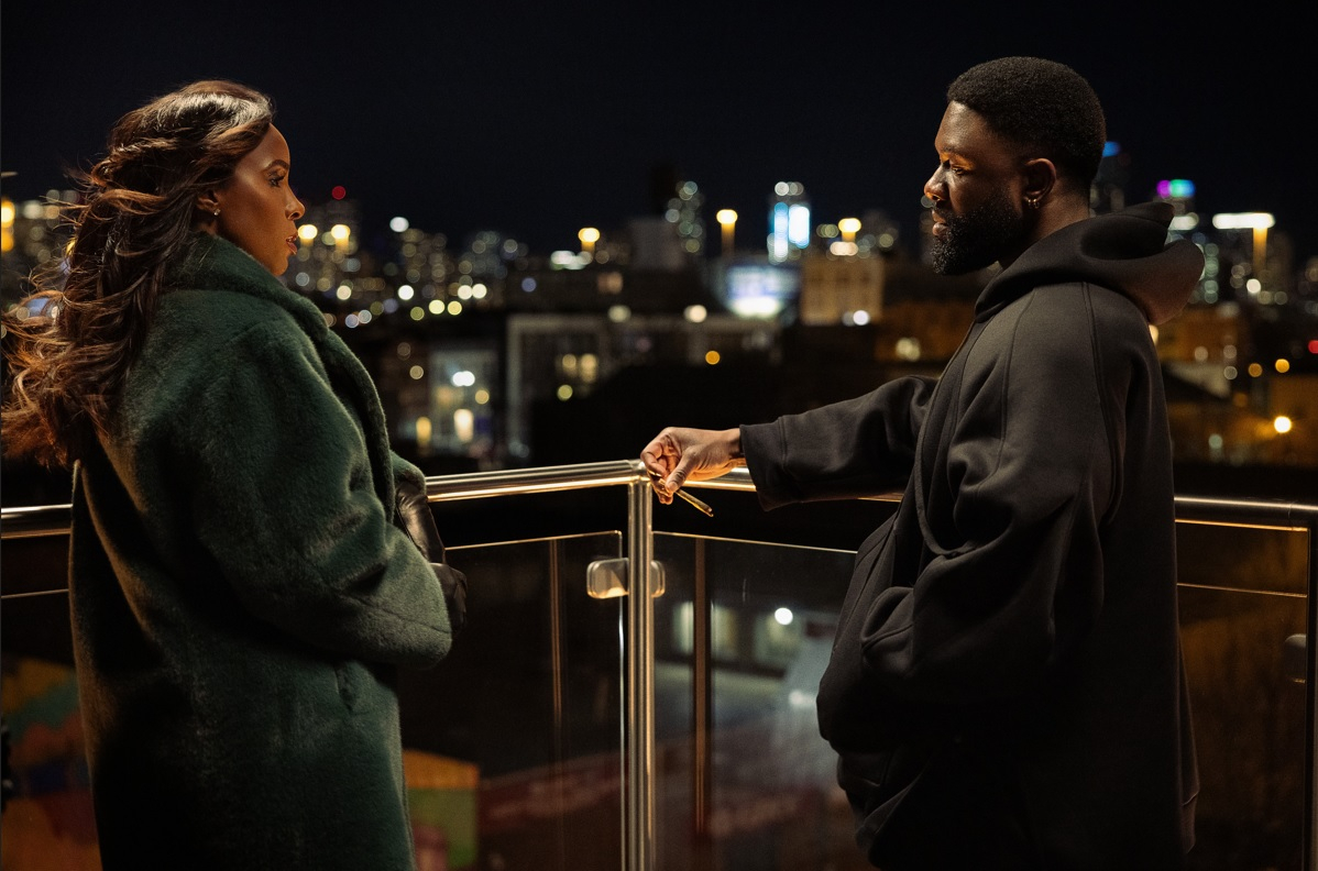 Kelly Rowland jako Mea i Trevante Rhodes jako Zyair w filmie "Mea Culpa" od Netflix. 