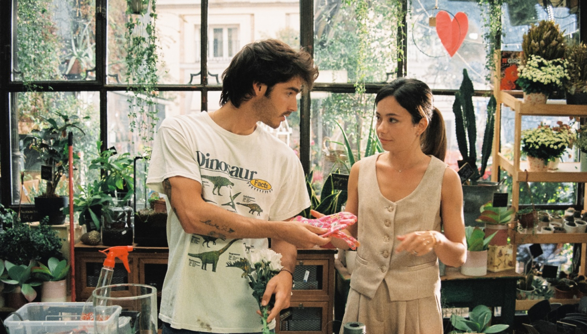 Álvaro Mel jako David i Anna Castillo jako Margot w serialu "Doskonała historia" Netflix. 