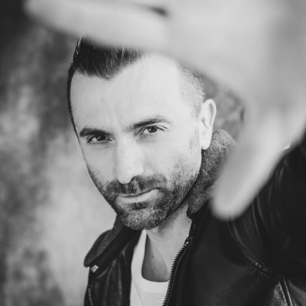 Slider - Nie lubi� stawia� jednoznacznych tez. Wywiad z Arturem Mi�oniem