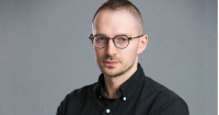 News - Nasze poczucie bezpieczestwa to zudzenie. Hubert Hender o mroku, przemocy i bohaterach, ktrzy nie potrafi odpuci