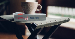 News - Zakazano ksiek w szkole. Grupa rockowa rozdaje je mieszkacom