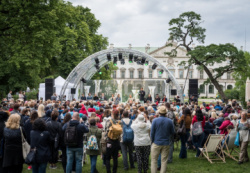 News - Maria Konopnicka i Jan Kochanowski spotkaj si na imieninach