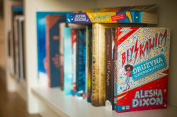 News - Jeste teraz celebrytk! Fragment ksiki &amp;#8222;Byskawica. Druyna superbohaterki&quot;