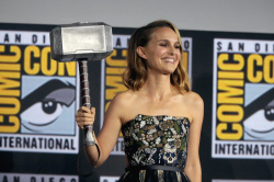 News bbb - Natalie Portman poleca ksik Olgi Tokarczuk