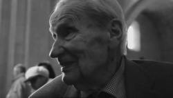 News bbb - Zmar Christopher Tolkien, syn J.R.R. Tolkiena, redaktor &amp;#8222;Silmarillionu&quot; i wielu innych dzie pisarza