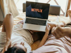News bbb - Premiery Netflixa w padzierniku 2021. Co zobaczy?