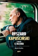 Ok�adka - Ryszard Kapu�ci�ski z daleka i z bliska