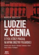 Ok�adka - Ludzie z cienia. O tych, kt�rzy pracuj� na wynik dru�yny pi�karskiej