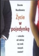 Ok�adka - �ycie w pojedynk�. Ucieczka od rodziny czy znak naszych czas�w?