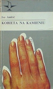 Okadka ksiki - Kobieta na kamieniu
