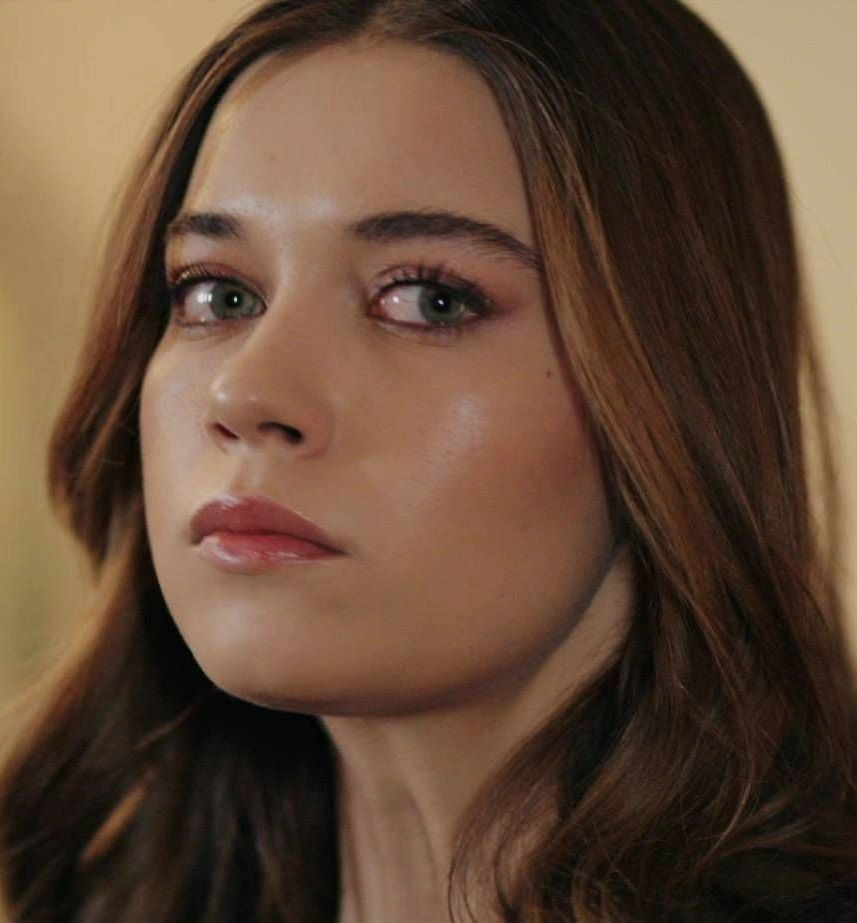 Zdjęcie - Afra Saracoglu
