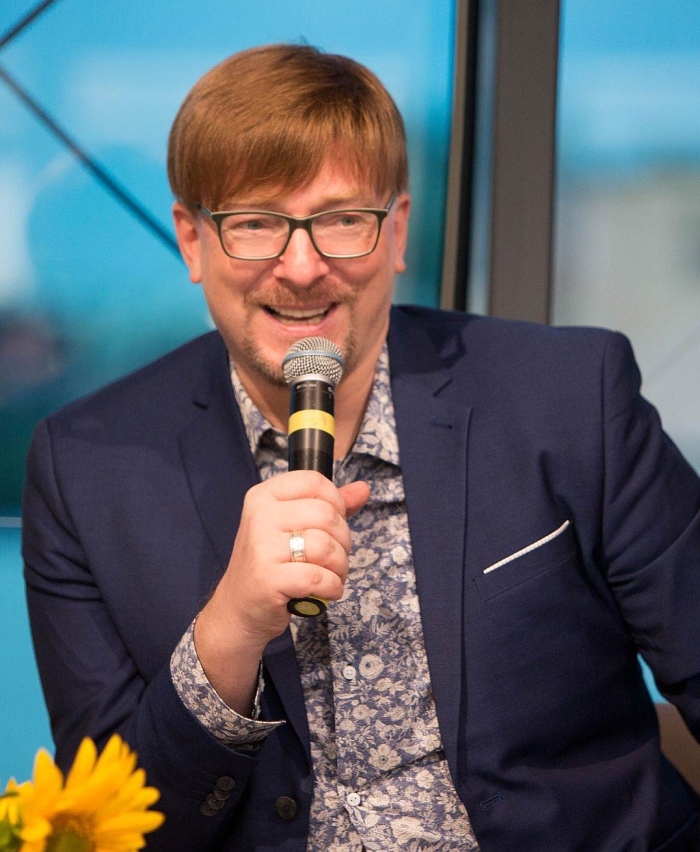 Autor - Alek Rogoziski