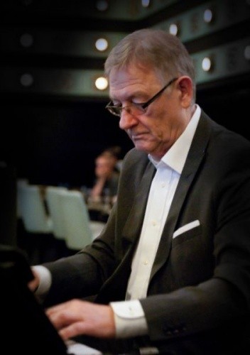 Autor - Krzysztof Karpi�ski
