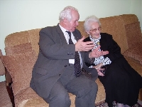 10 I 2007 Teatr �l�ski, inauguracja Roku Wyspia�skiego. Prof. W�jcik rozmawia z synow� dramaturga Leokadi� Wyspia�sk�.