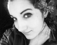 Motyl we w�osach dodaje uroku...