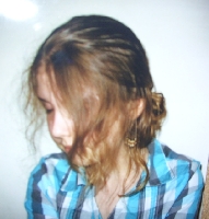 A wiatr rozwia� jej w�osy .. 