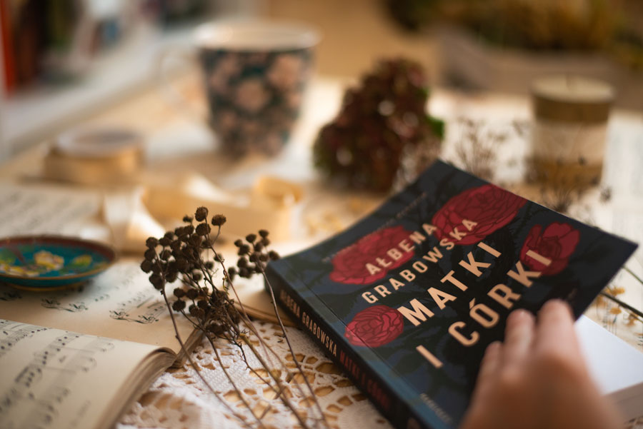 News Z chwil� �mierci zaczyna�y �y� �yciem podw�jnym. Fragment ksi��ki „Matki i c�rki