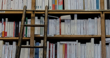 News Nauczycielka stworzy�a ksi�garni� po tym, jak w mie�cie zniszczony zosta� jedyny sklep z ksi��kami