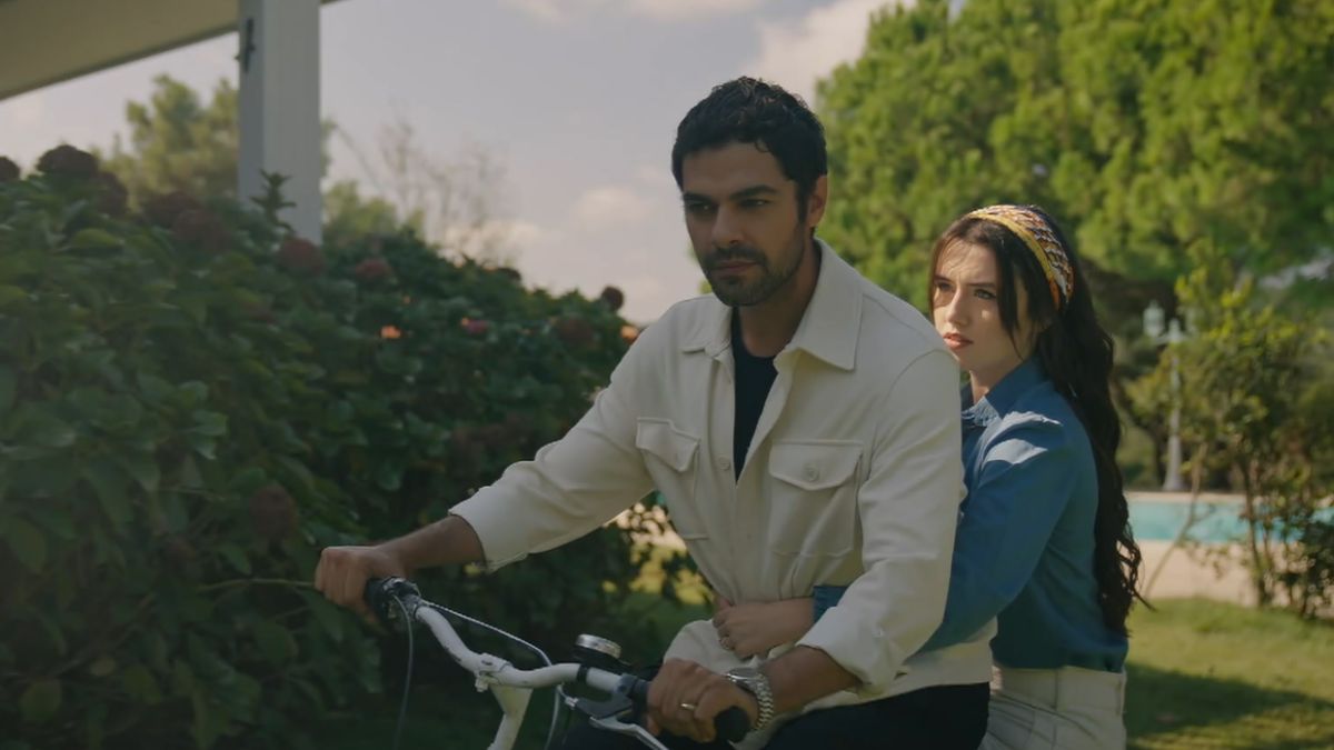 News Wichrowe wzgrze - 270 odc. Halil podsuwa Zeynep nowy trop. Streszczenie 270 i 271 odc. 