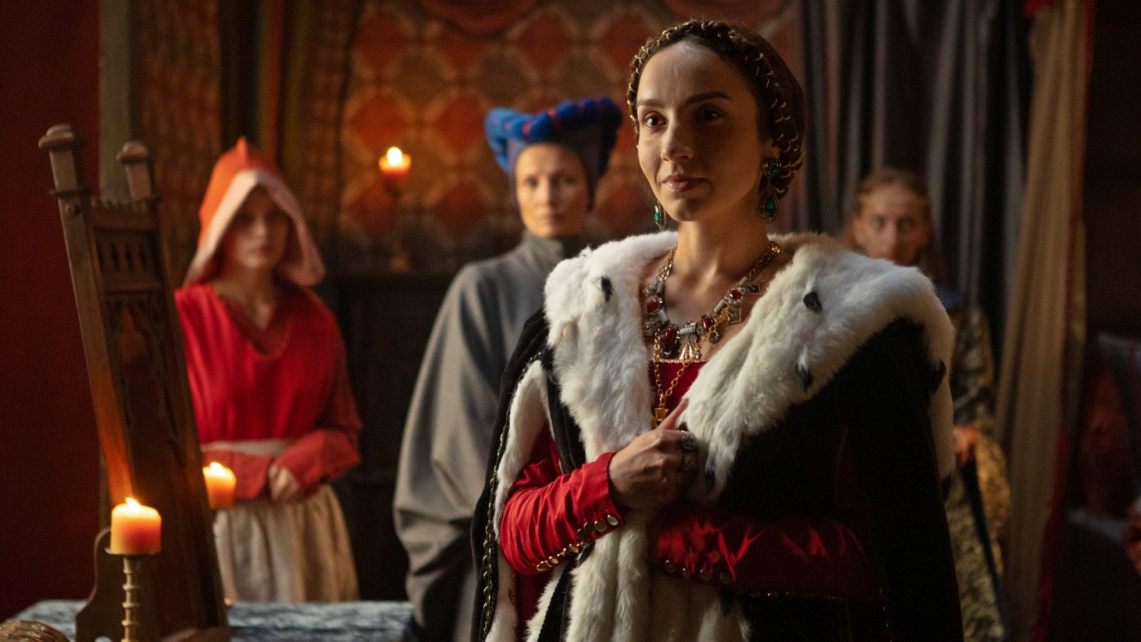 News Kr�lowie odc. 13 i 14 streszczenie: Kr�lowa El�bieta umiera, a Zofia boi si� utraty Hi�czy. Co jeszcze si� wydarzy? 