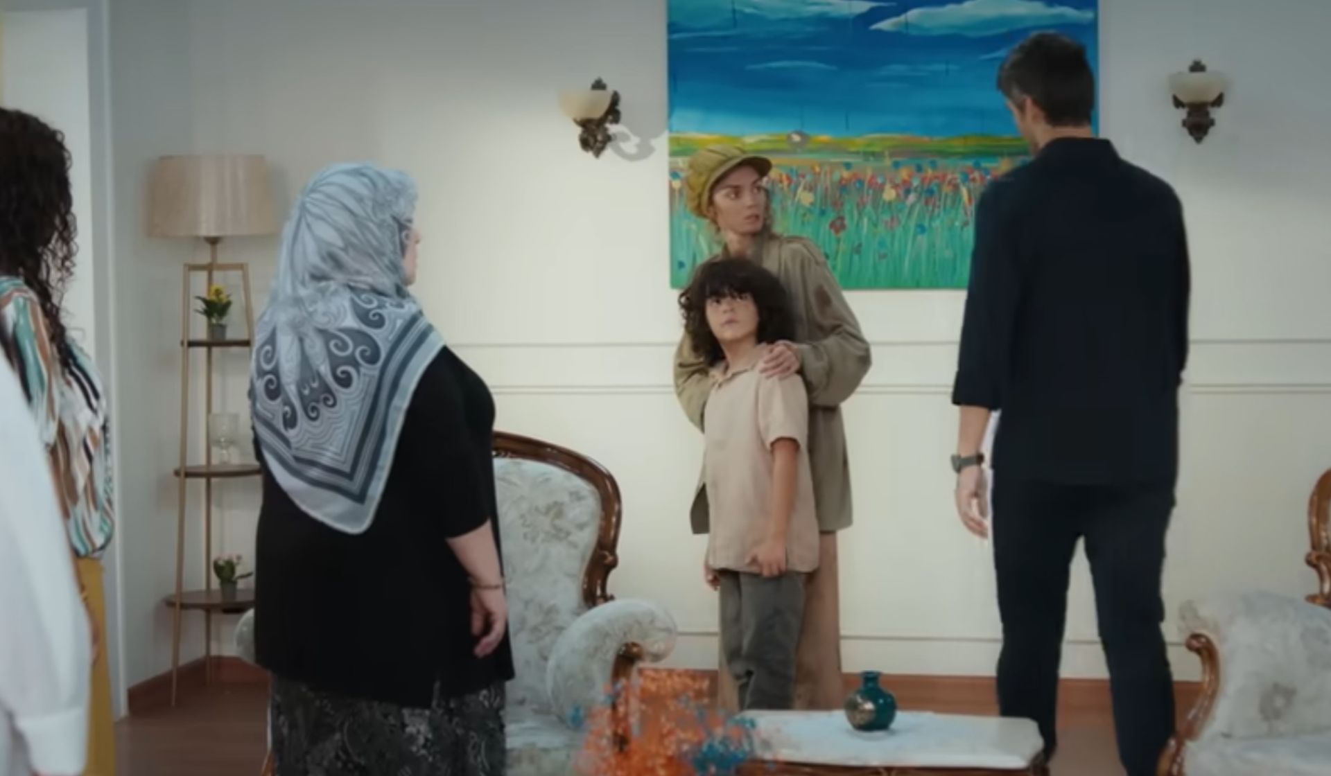 News Dziedzictwo odc. 832 i 833 streszczenie. Po ataku no�ownika Nana i Yusuf zamieszkuj� w domu Poyraza