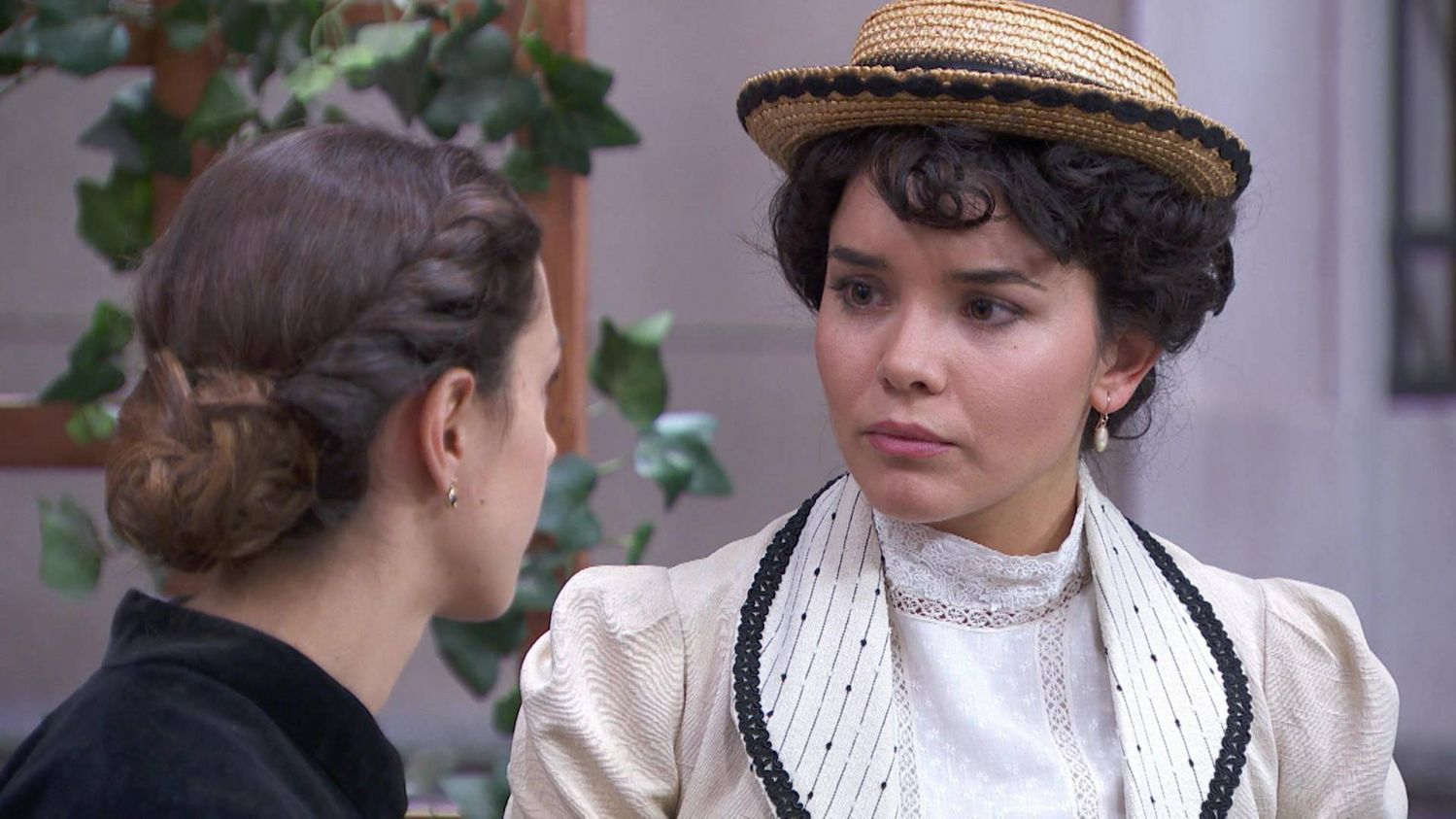 News Akacjowa 38 odc. 764 odc. Olga odrzuca podarunek Ursuli. Blanca ukrywa list do Diega. Streszczenie 764 i 765 odc.