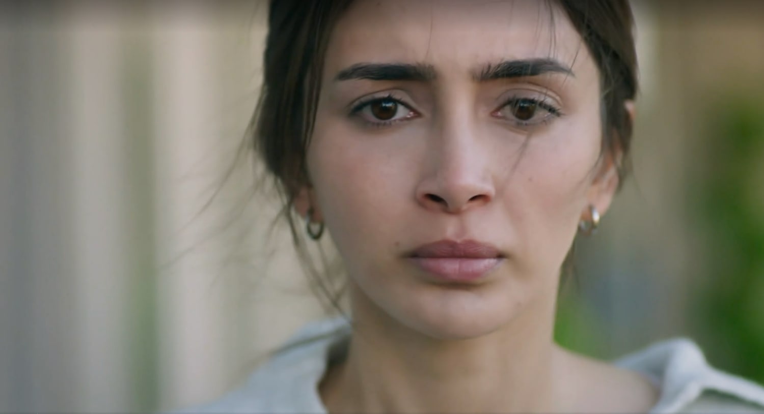 News Dziedzictwo odc. 401 i 402 streszczenie: Duygu odkrywa, �e Ali wie, �e to ona jest tajemnicz� wielbicielk�!