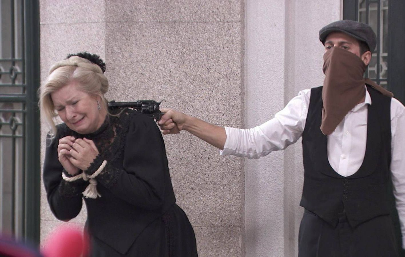 News Akacjowa 38 - 522 odc. Fina� tragicznych zdarze� na przyj�ciu! Julio w pu�apce. Streszczenie 522 i 523 odc. 