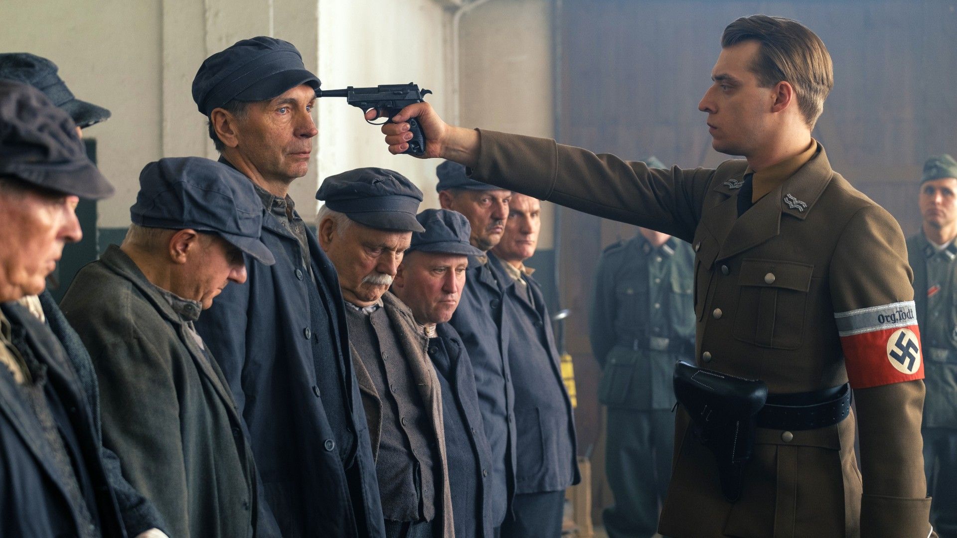 News Zatoka szpieg�w - 3 odc. Brat Franza zostaje rozstrzelany. Streszczenie 3 i 4 odcinka