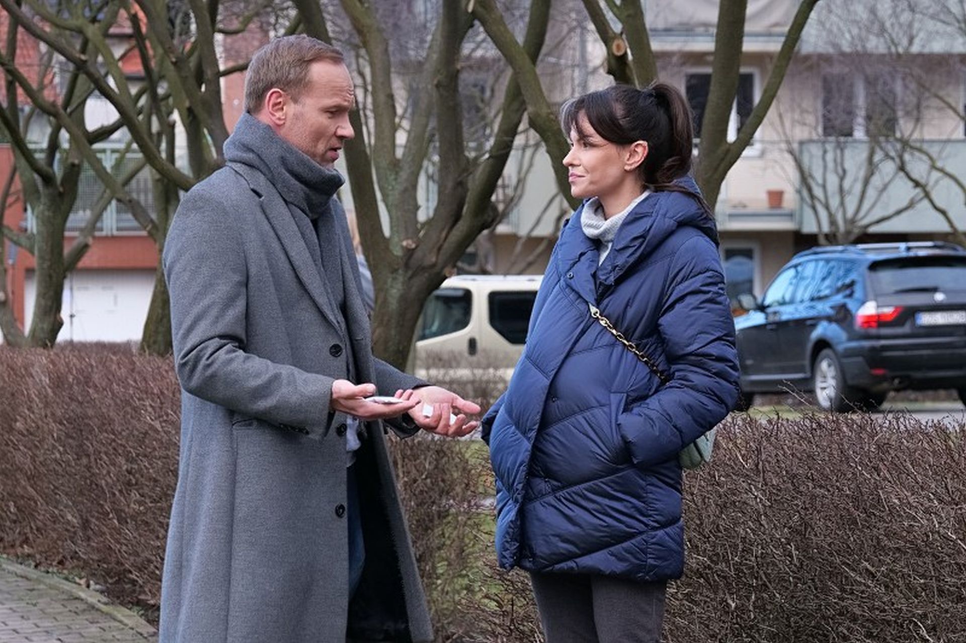 News Pierwsza mi�o�� - 3990 odc. Izabela coraz mocniej wp�ywa na Julk�! Streszczenie 3990 i 3991 odc