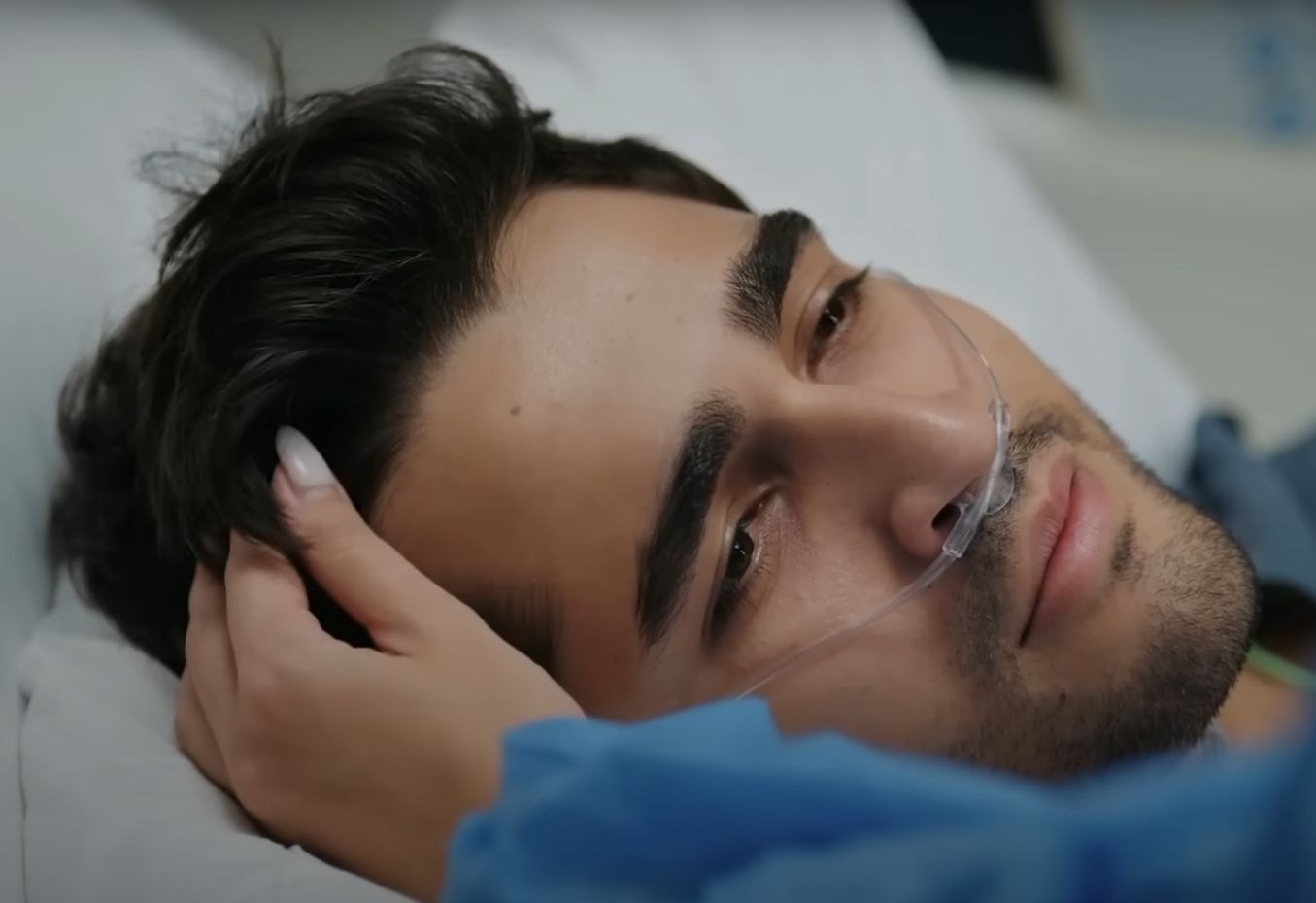 News Z�oty ch�opak - 122 odc. Ferit o�wiadcza wszystkim, �e ma zamiar o�eni� si� z Seyran. Streszczenie 122 i 123 odcinka