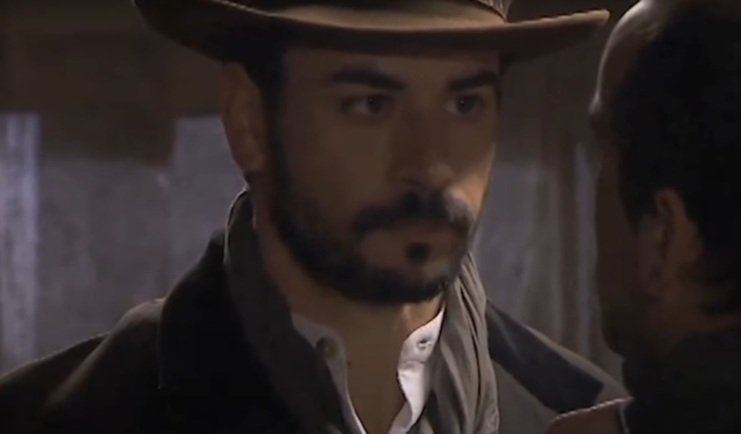 News Akacjowa 38 - 225 odc. Justo strzela do intruza, kt�ry odnajduje jego chat�. Streszczenie 225 i 226 odc. 