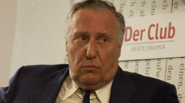 News Zmar� Frederick Forsyth – mistrz thrillera politycznego, autor „Dnia Szakala”