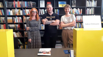 News Biblioteka zaprosi�a pisarzy i celebryt�w, by… wcielili si� w bibliotekarzy! 