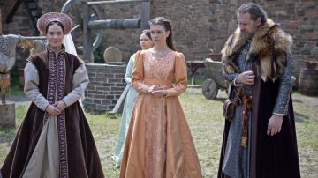 News Korona kr�l�w. Jagiellonowie - 136 odc. Zofia ratuje kr�lewn� Jadwig� przed spadkiem z konia. Streszczenie 136 i 137 odc.