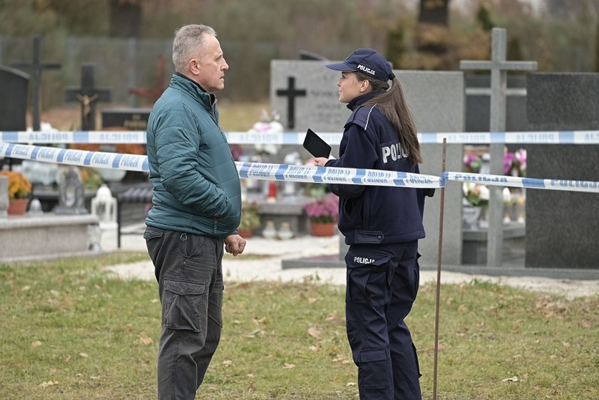 News Pierwsza mi�o�� - 3965 odc. Lucynka walczy o przysz�o�� zak�adu pogrzebowego! Streszczenie 3965 i 3966 odc