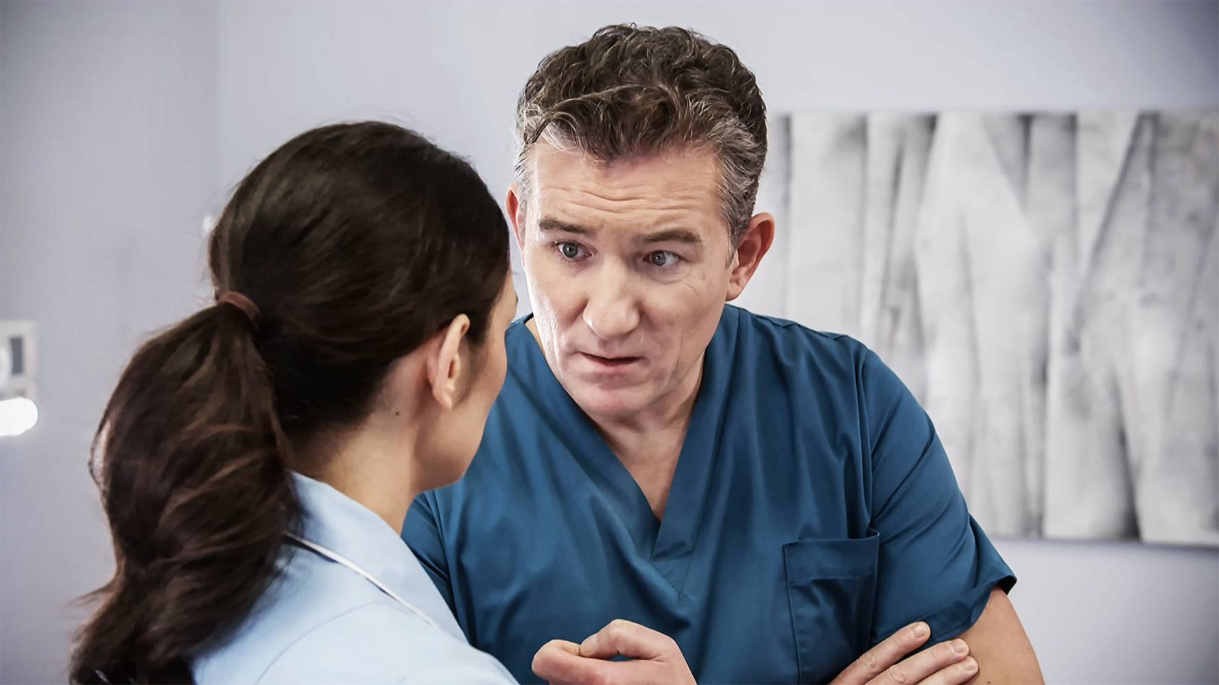 News Pierwsza mi�o�� - 3784 odc. Kacper ma zosta� przewieziony do kliniki w Szwajcarii. Streszczenie 3784 odcinka