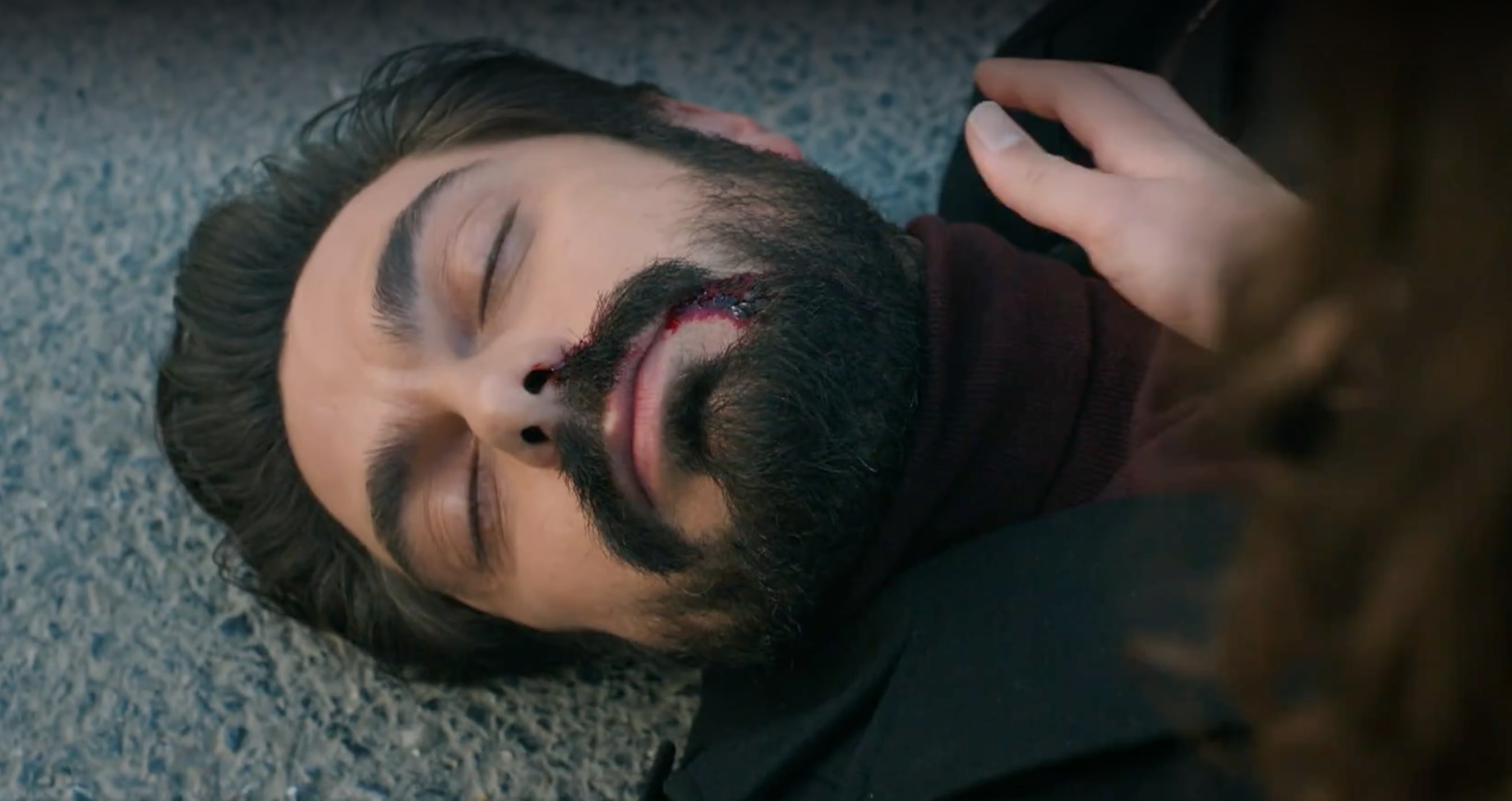 News Dziedzictwo odc. 377 i 378 streszczenie: Yaman potr�cony przez samoch�d!