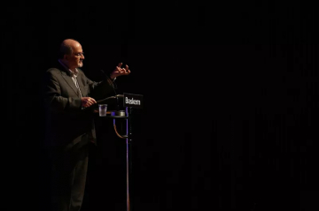 News Salman Rushdie pracuje nad pierwsz� proz� po ataku no�ownika. B�dzie to zbi�r trzech nowel!