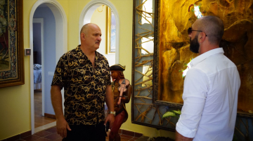 News Pamitniki z wakacji odc. 62: Wolno pod palmami i imprezowanie bez grosza przy duszy. Streszczenie 62 i 63 odcinka