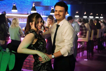 News Barwy szcz�cia - 2871 odc. Sergiusz odnajduje Marik�, kt�ra umawia si� z kolejnym m�czyzn�. Streszczenie 2871 i 2872 odc.