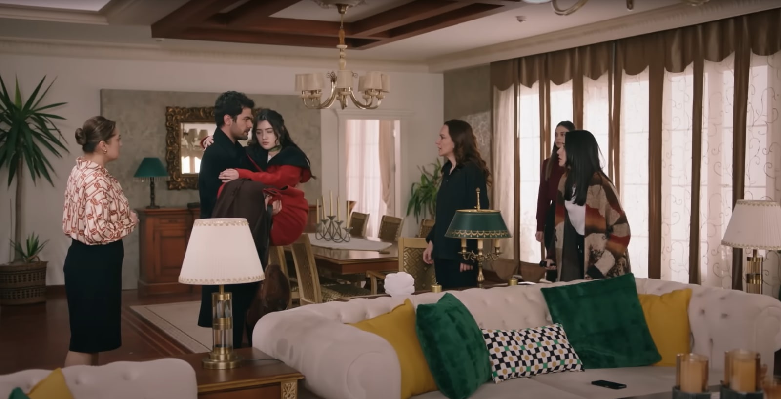 News Wichrowe wzg�rze - 72 odc. Halil i Zeynep wracaj� do domu. Streszczenie 72 i 73 odc. 