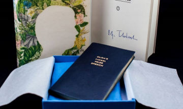 News Trwa ostatni dzie� charytatywnych aukcji. Do wylicytowania notes Olgi Tokarczuk