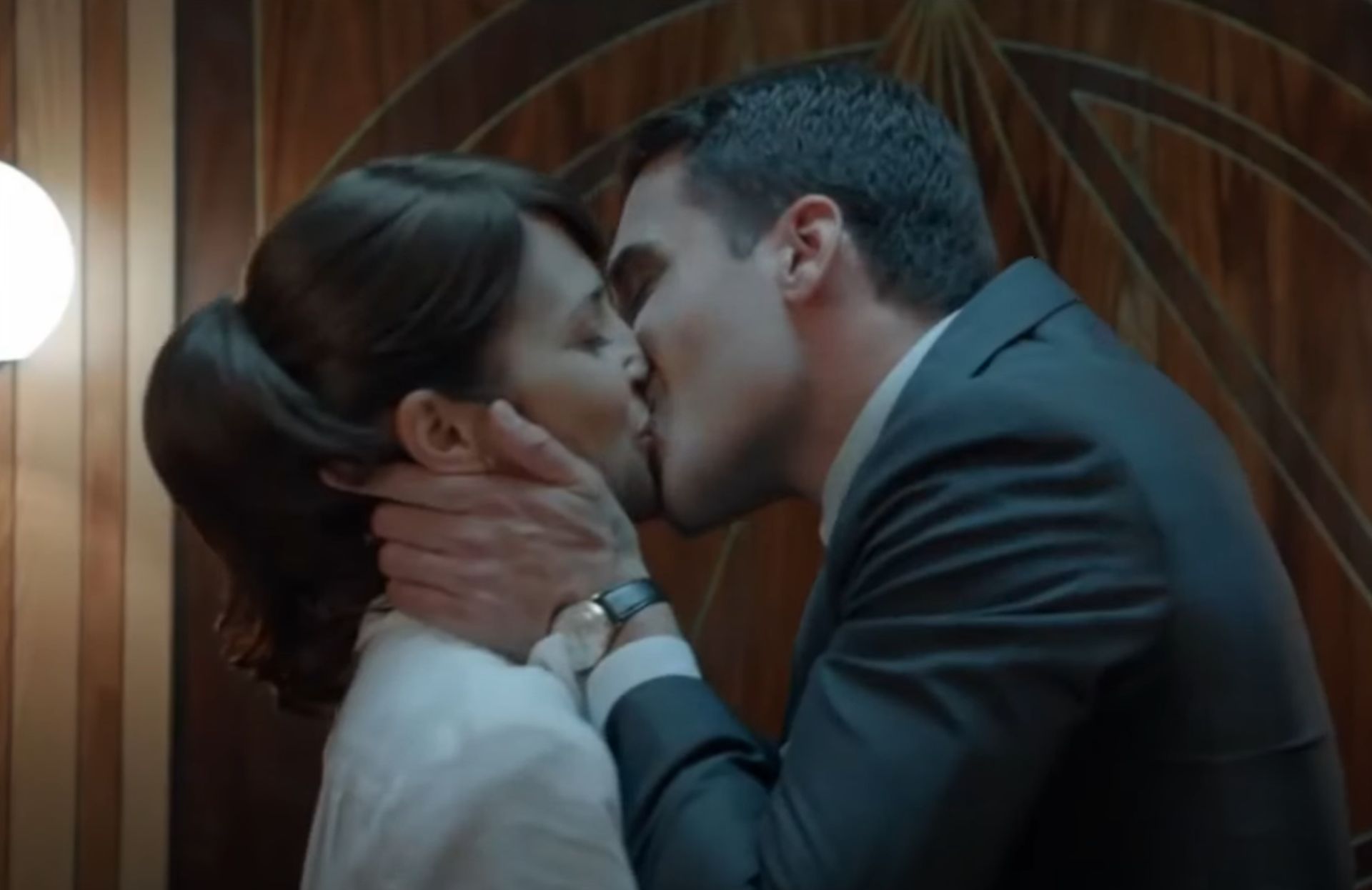 News Velvet - 12 odc. Alberto jest szanta�owany. Kto� ma zdj�cia jego i Any. Streszczenie 12 i 13 odcinka