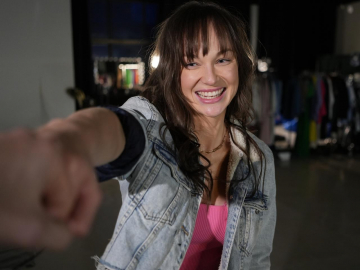 News Pati - 6 odc. Pati kradnie samoch�d, by dojecha� do Warszawy. Streszczenie 6, ostatniego odcinka serialu