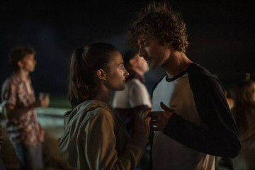 News Pod wiatr - romantyczna polska filmowa opowie�� zadebiutowa�a i cieszy si� popularno�ci� 