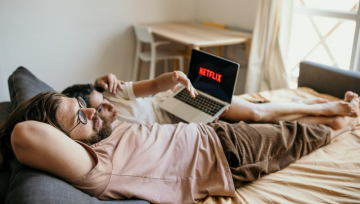 News Premiery Netflixa we wrze�niu 2021. Co warto zobaczy�?