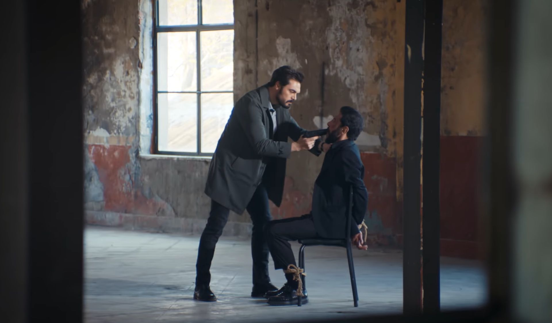 News Dziedzictwo odc. 810 i 811 streszczenie. Yaman prowadzi brutalne przes�uchanie!! Nana skr�ca nog� tu� przed �lubem