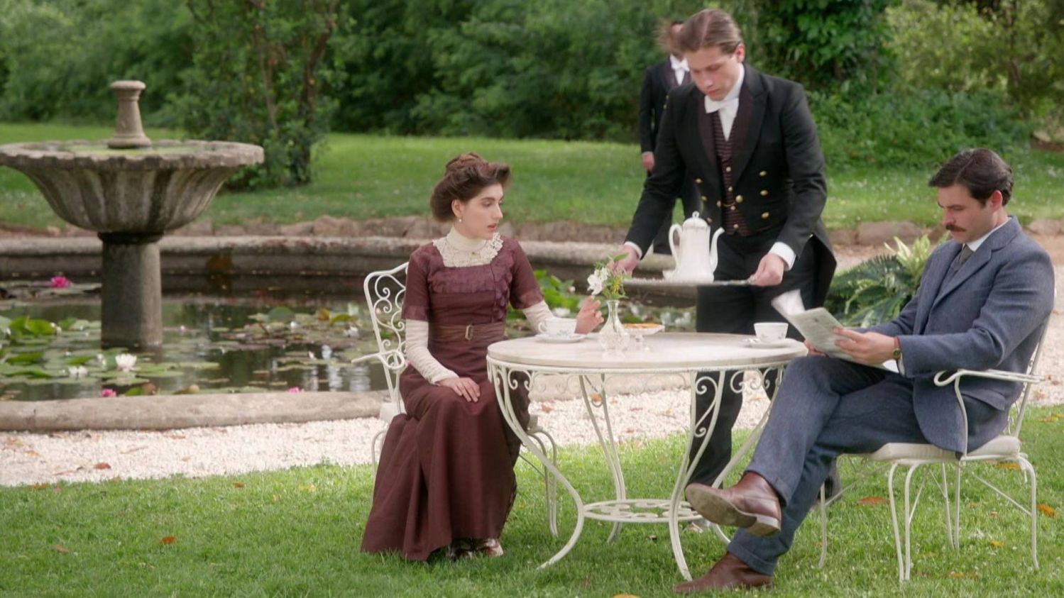 News La Promesa - pa�ac tajemnic - 190 odc. Markiza knuje przeciw Martine. Don Antonio obsypuje przysz�� �on� kwiatami. Streszczenie 190 i 191 odc.